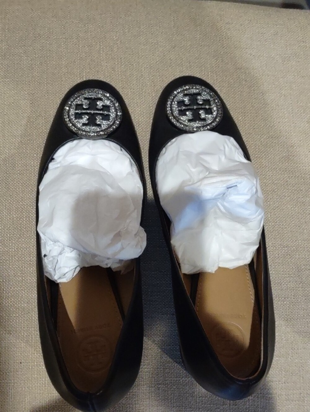 Tory Burch Black Leather Chunky Heel with Crystal Logo Medallion - Picture 4 of 15